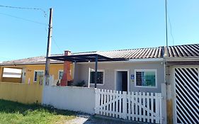 Excelente casa na praia em Matinhos PR. 600 metros da praia.